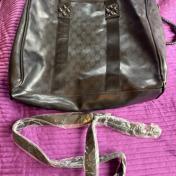 Gucci Black Leather Tote with Chain Detail - Picture 3 of 8